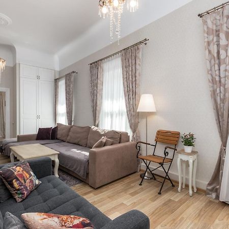 Elegant Apartment In Historical Centre & Free Locked Parking Riga Kültér fotó