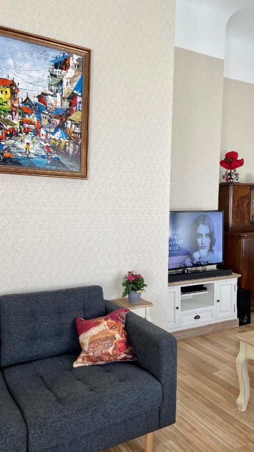 Elegant Apartment In Historical Centre & Free Locked Parking Riga Kültér fotó