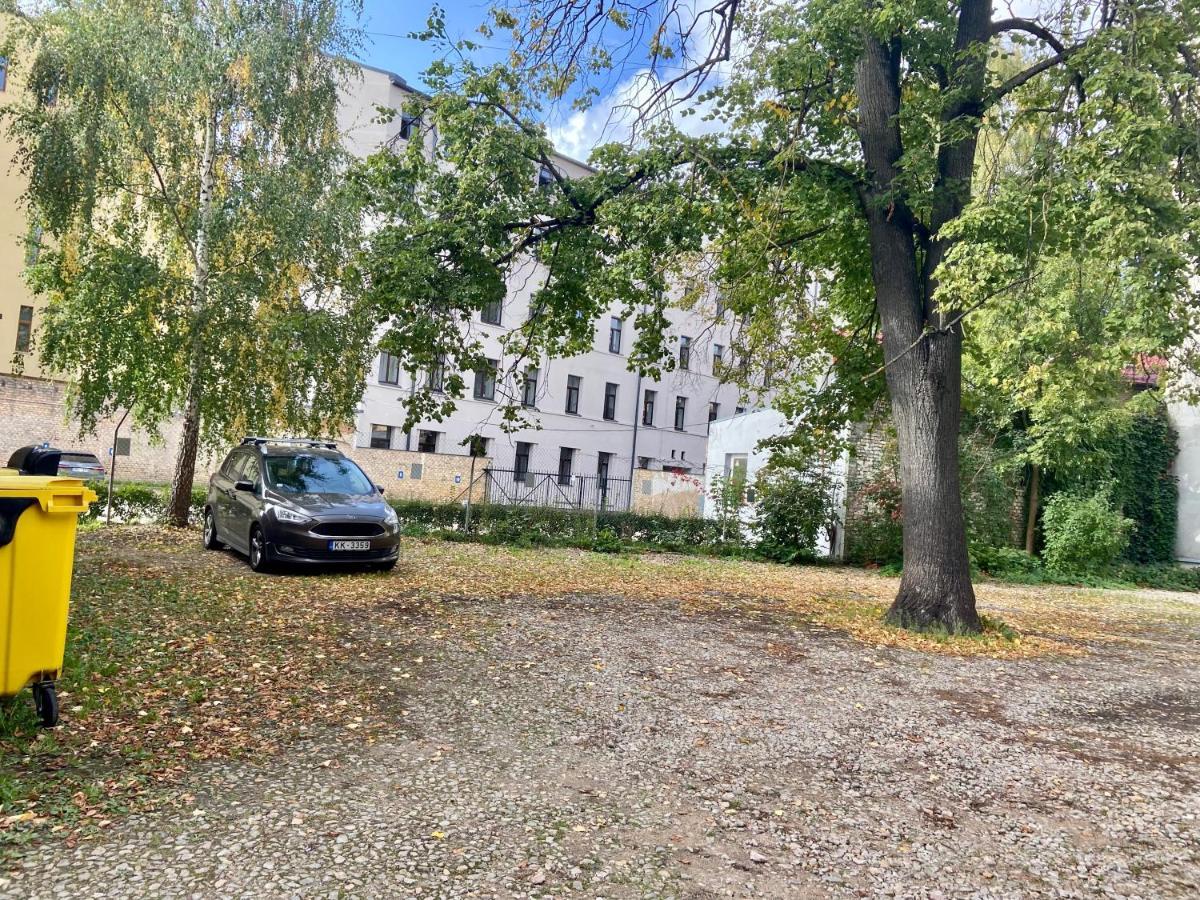 Elegant Apartment In Historical Centre & Free Locked Parking Riga Kültér fotó