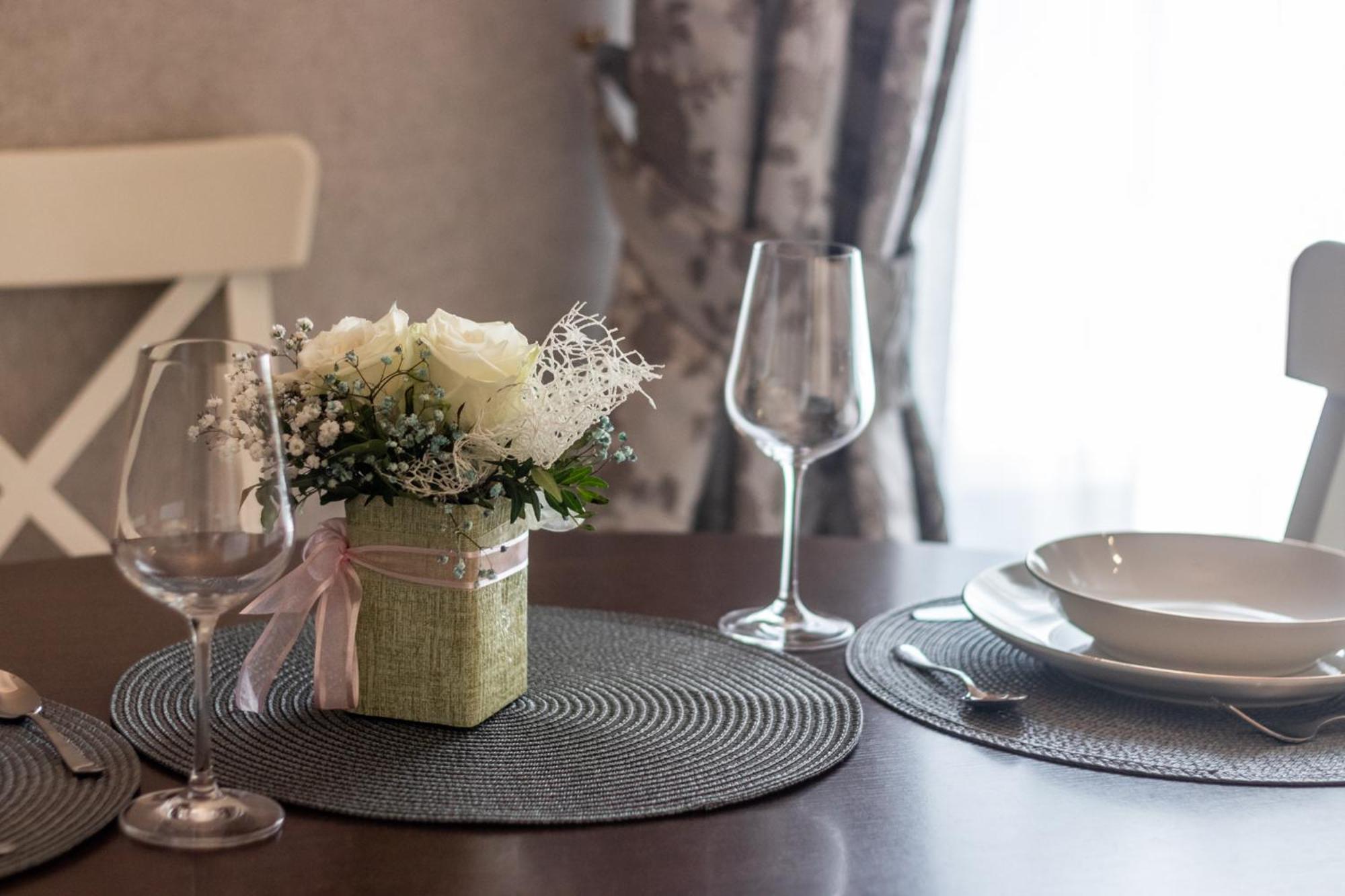 Elegant Apartment In Historical Centre & Free Locked Parking Riga Kültér fotó