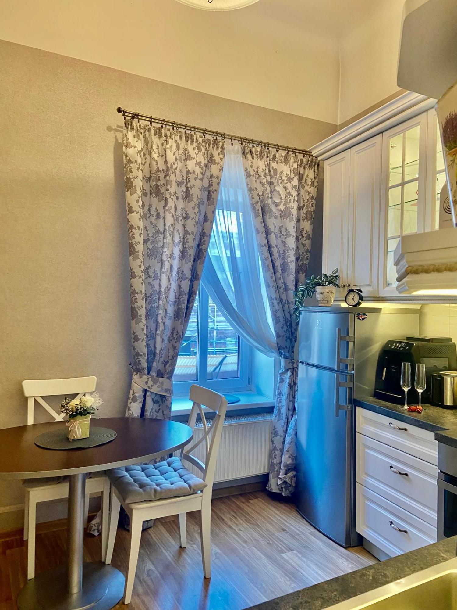 Elegant Apartment In Historical Centre & Free Locked Parking Riga Kültér fotó