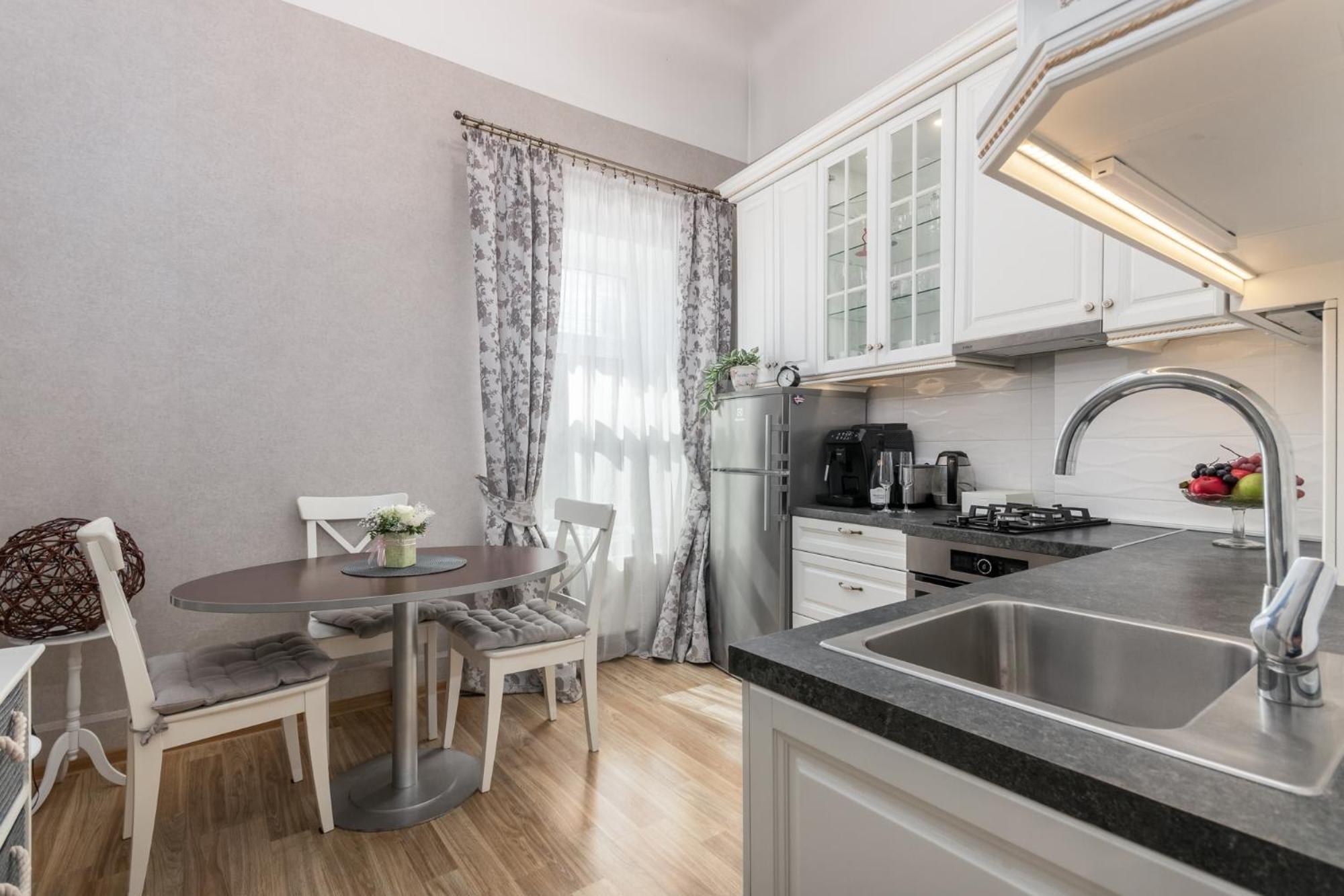 Elegant Apartment In Historical Centre & Free Locked Parking Riga Kültér fotó