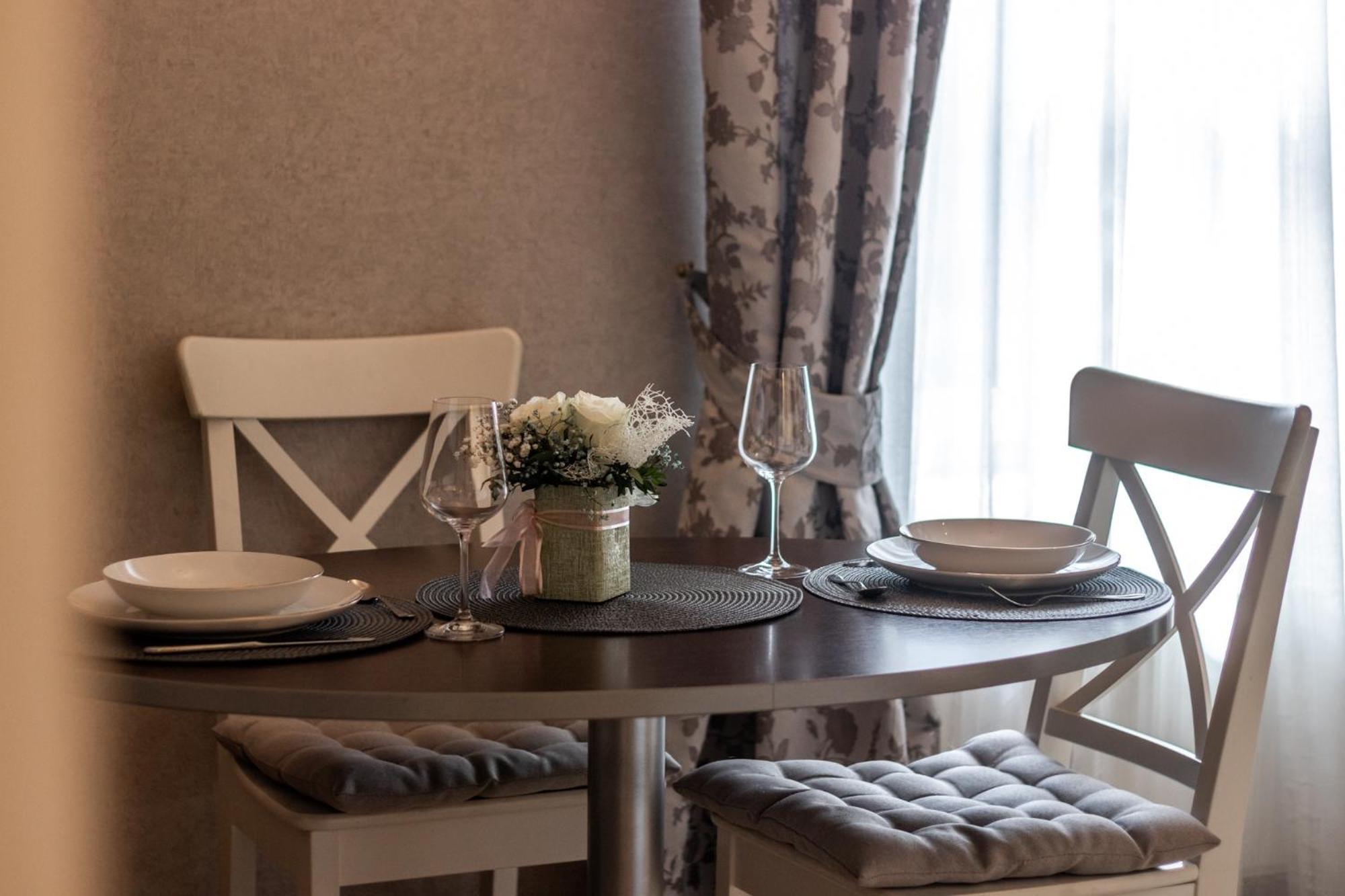 Elegant Apartment In Historical Centre & Free Locked Parking Riga Kültér fotó